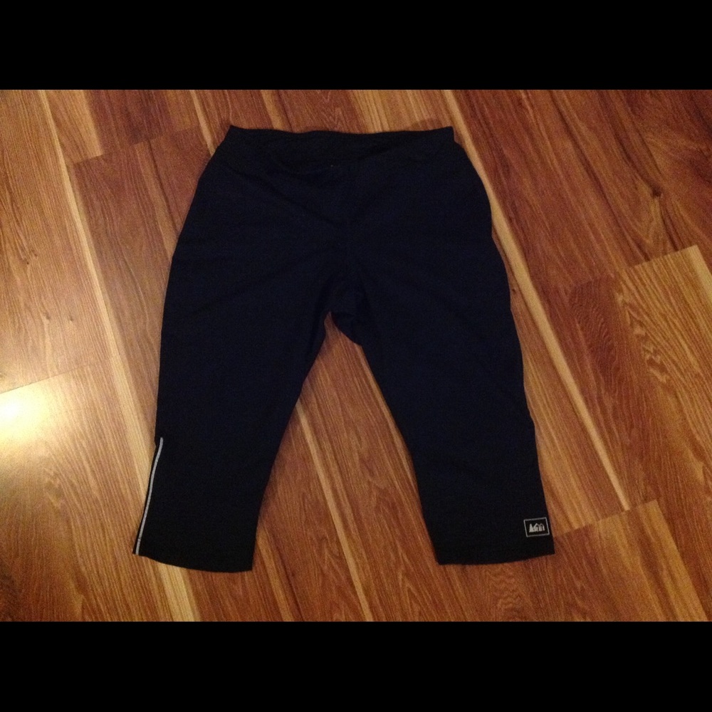 REI workout capris
